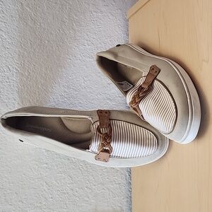 Grasshoppers Tan Loafers Sz 9.5 W